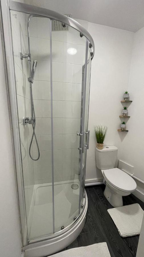 Spacious 6 Bed Home Near City & Albion Stadium Perfect For Contractors! Birmingham Exterior photo
